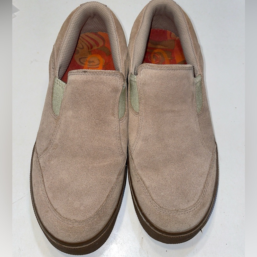 Gravis Suede Men's Tan Slip-On Shoes. Size 8w